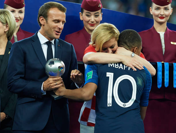 性上处于劣 性上处于劣